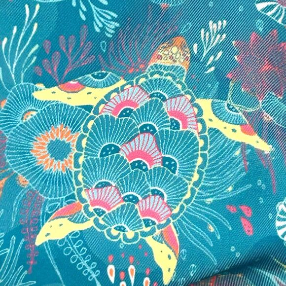 NWT Sakroots On The Go Large Sling Backpack Cross - Teal Blue Sea Turtle Anemone - Picture 2 of 11